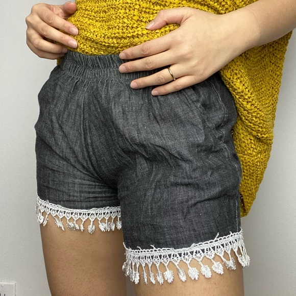 TASSEL HANDMADE HIGH WAISTED SHORTS - Picture 2 of 3